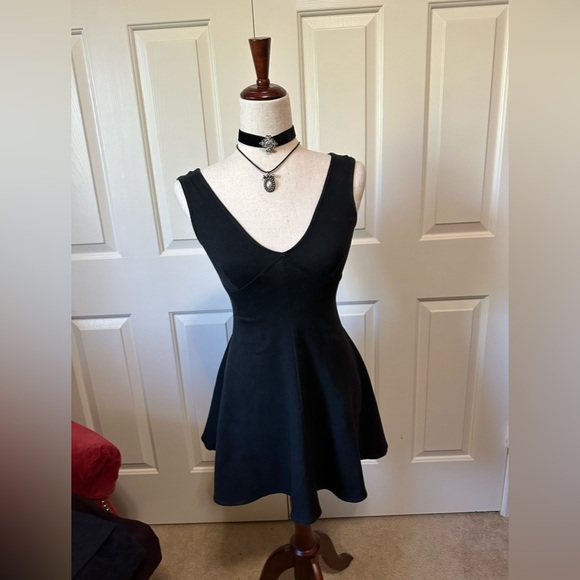 YES Clothing co | Bodycon skater mini dress | Size: small - Picture 6 of 8